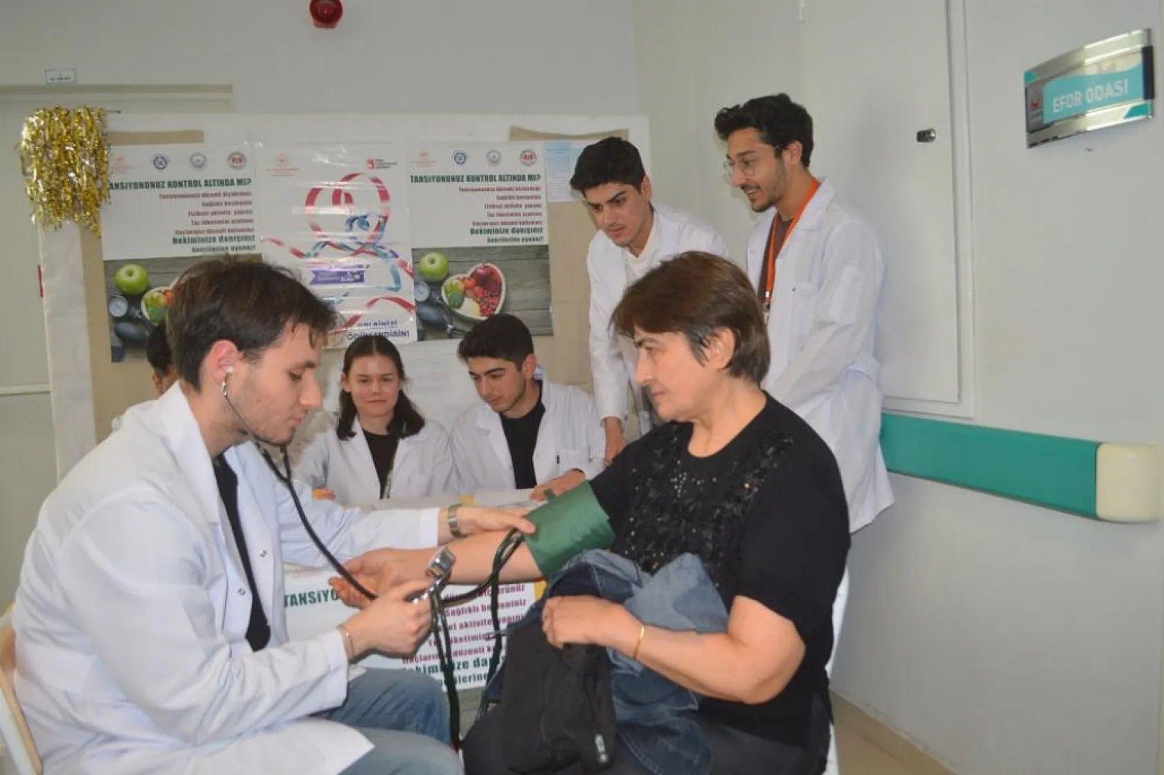 MEAH'ta kardiyoloji polikliniklerinde tansiyon ölçümü gerçekleştirildi