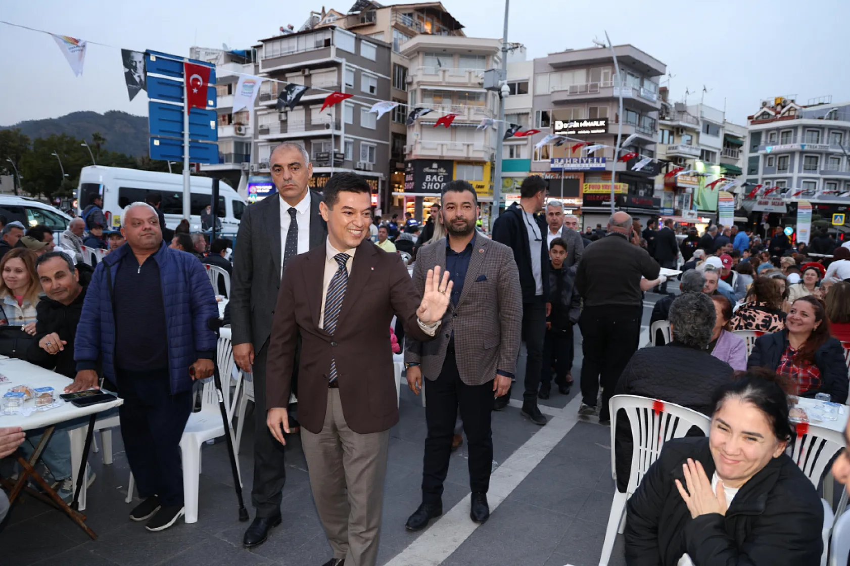 Marmaris Belediyesi binlerce vatandaşı iftarda ağırladı