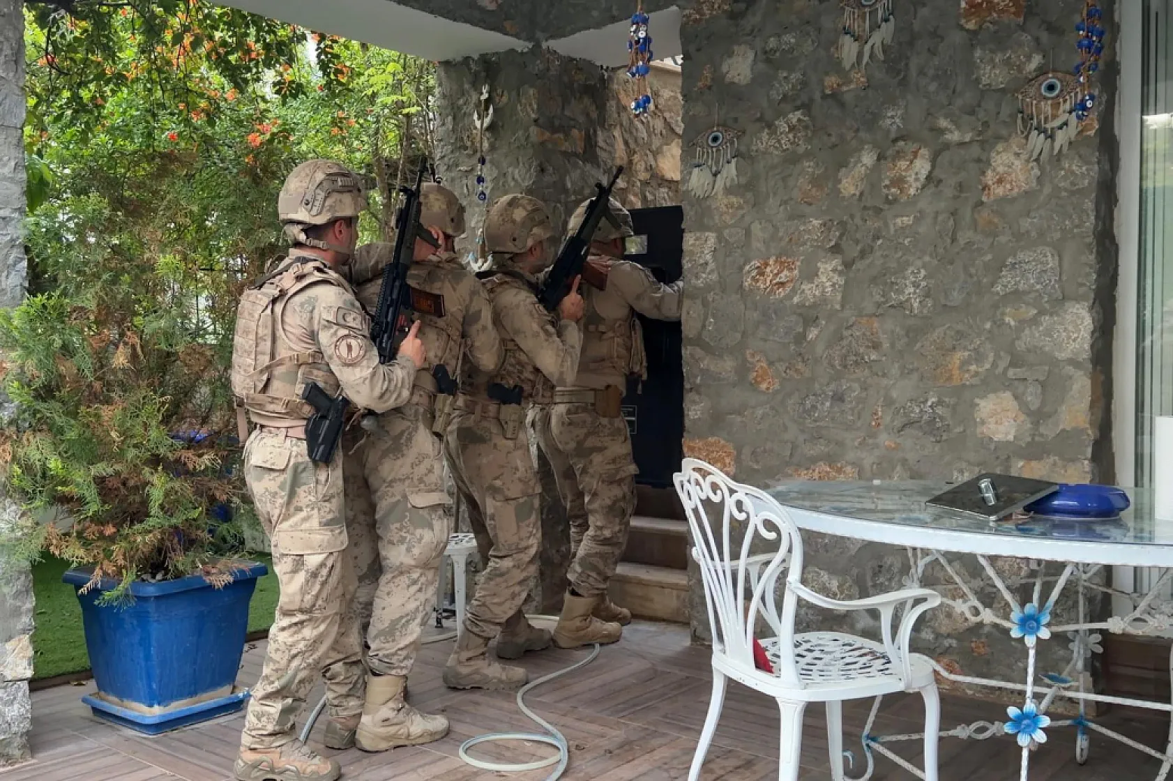 Seydikemer merkezli 'Daltonlar' suç örgütü operasyonunda 12 zanlı yakalandı