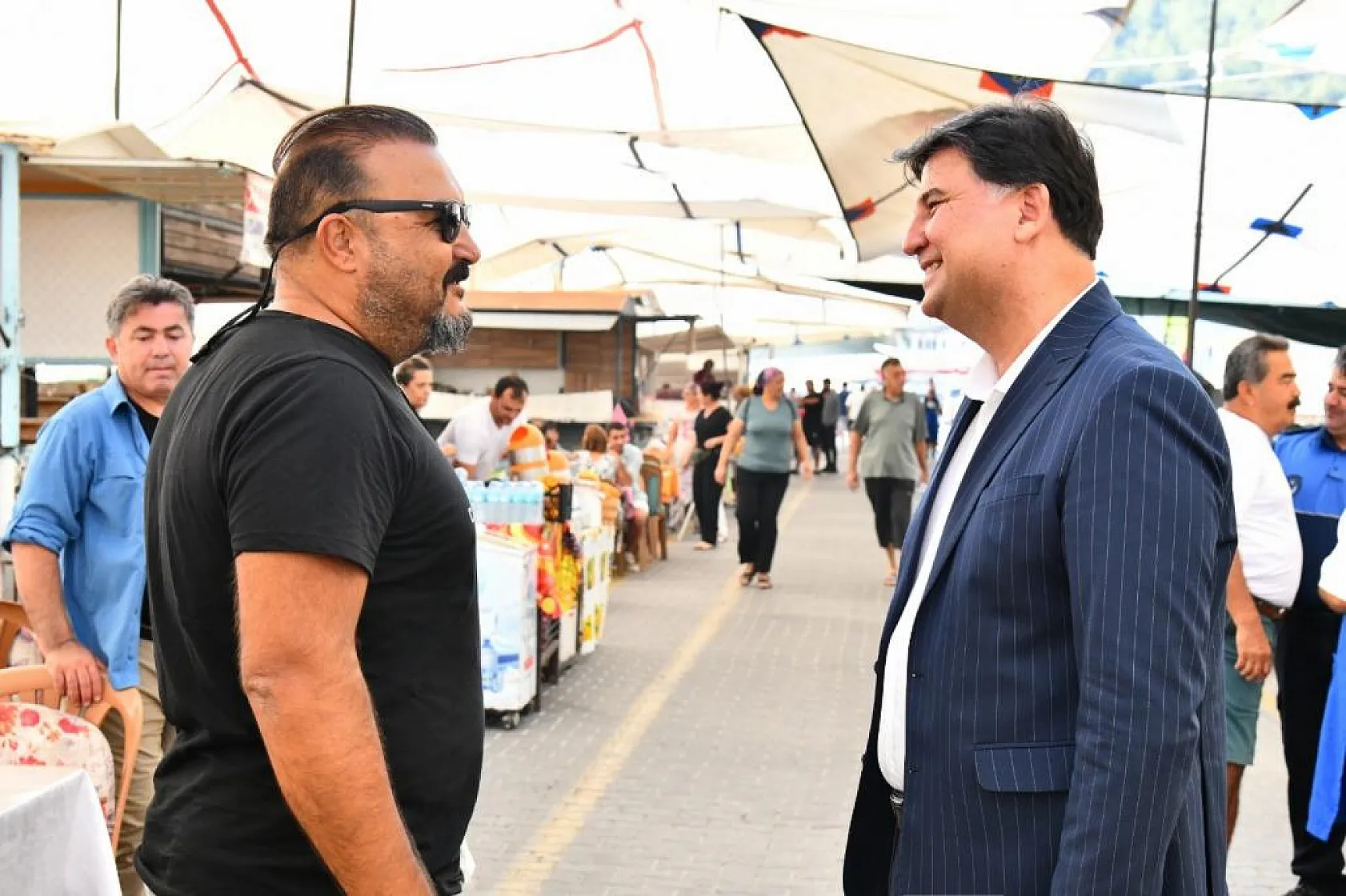 Başkan Karaca Salı Pazarı'nda