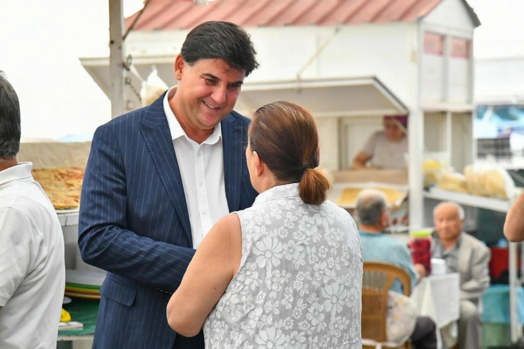 Başkan Karaca Salı Pazarı'nda