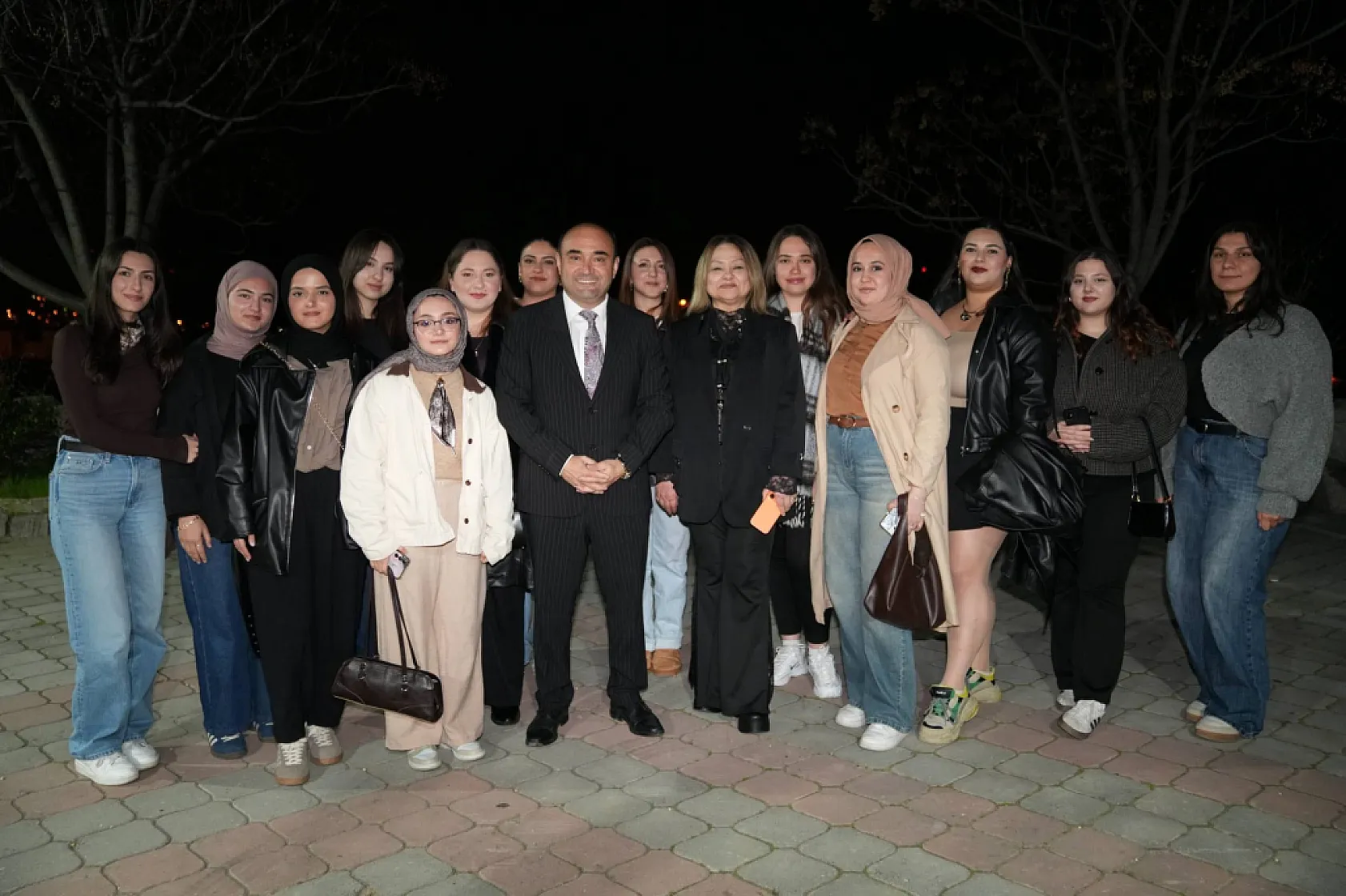 Seydikemer Belediye Başkanı Akdenizli İftarını Üniversite Öğrencileriyle Açtı