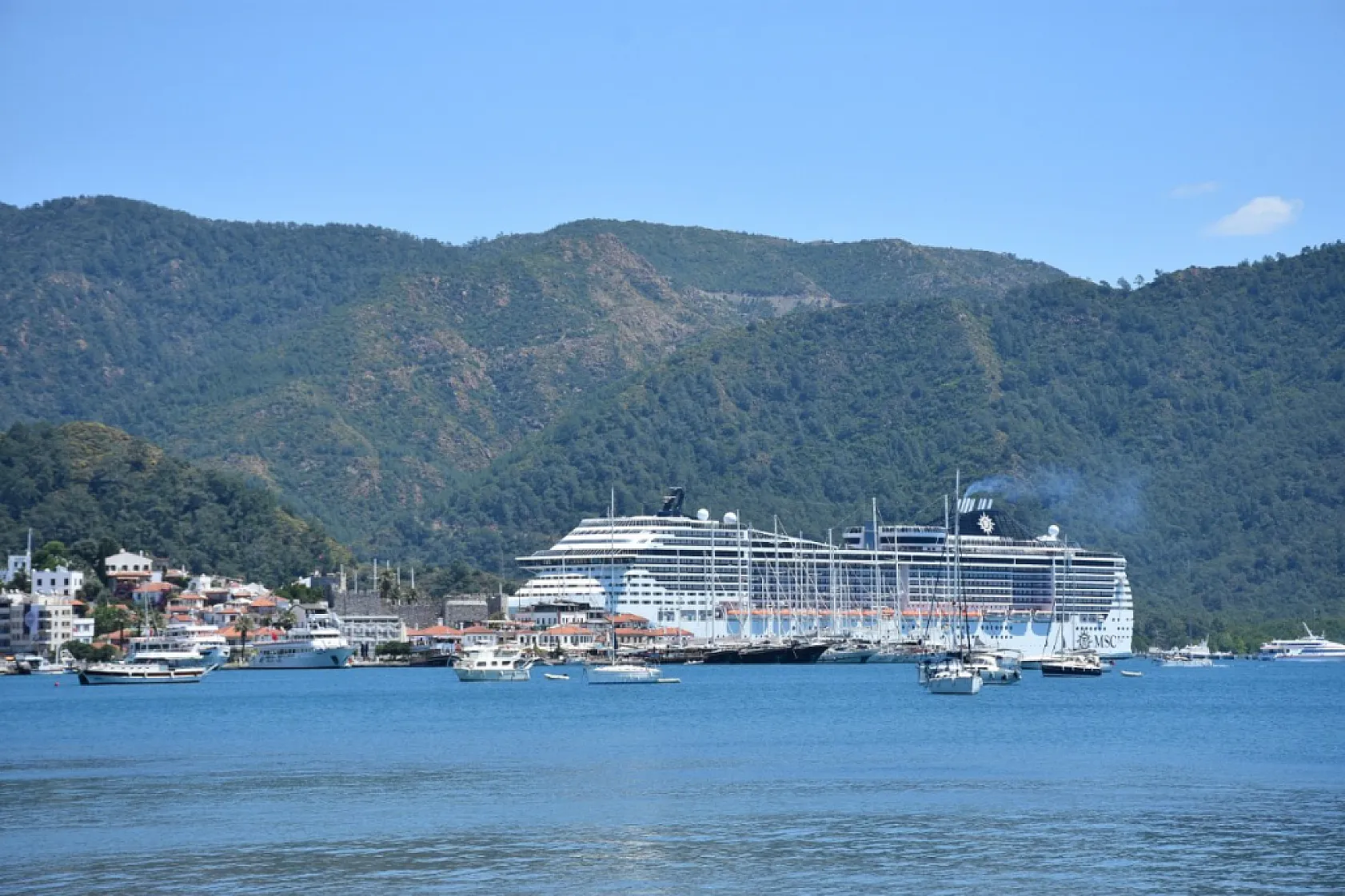 'MSC Divina' kruvaziyeri Marmaris'e 3 bin 471 yolcusuyla geldi