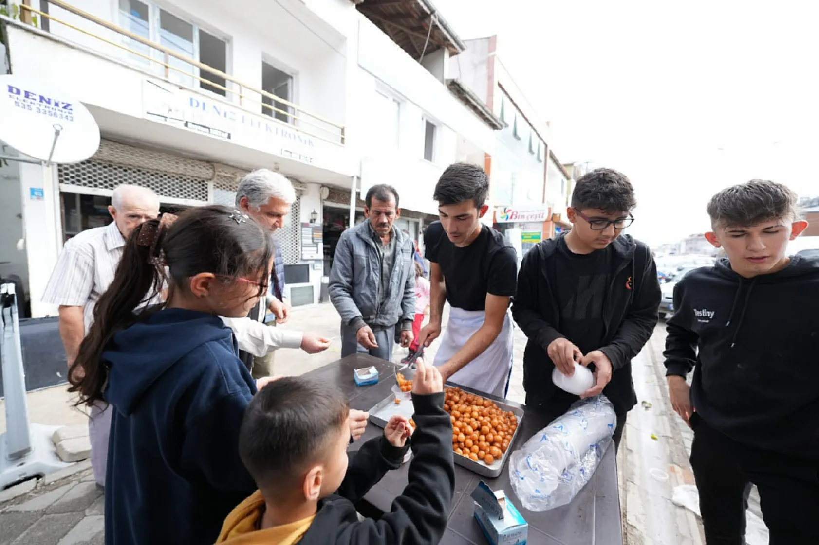 Seydikemer Belediyesi Gazze Şehitleri İçin Lokma Dağıttı