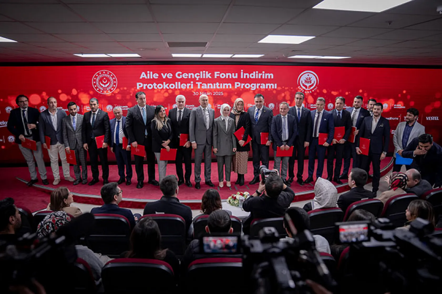 Aile ve Sosyal Hizmetler Bakanı Göktaş: 20 firma evlenecek gençlerimize özel indirimler sunacak