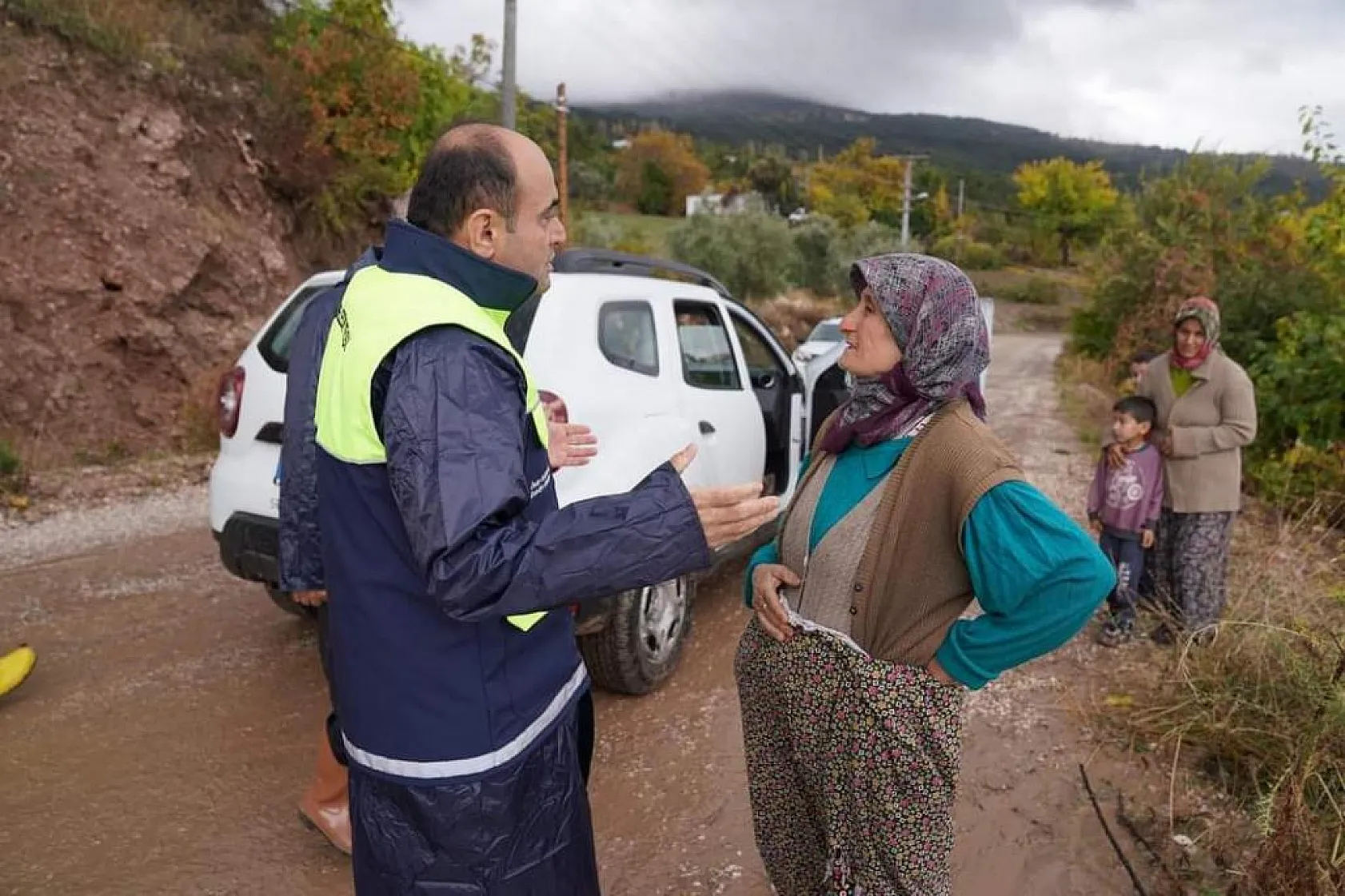 Başkan Akdenizli Sel Felaketinin Yaşandığı Bölgede İncelemelerde Bulundu