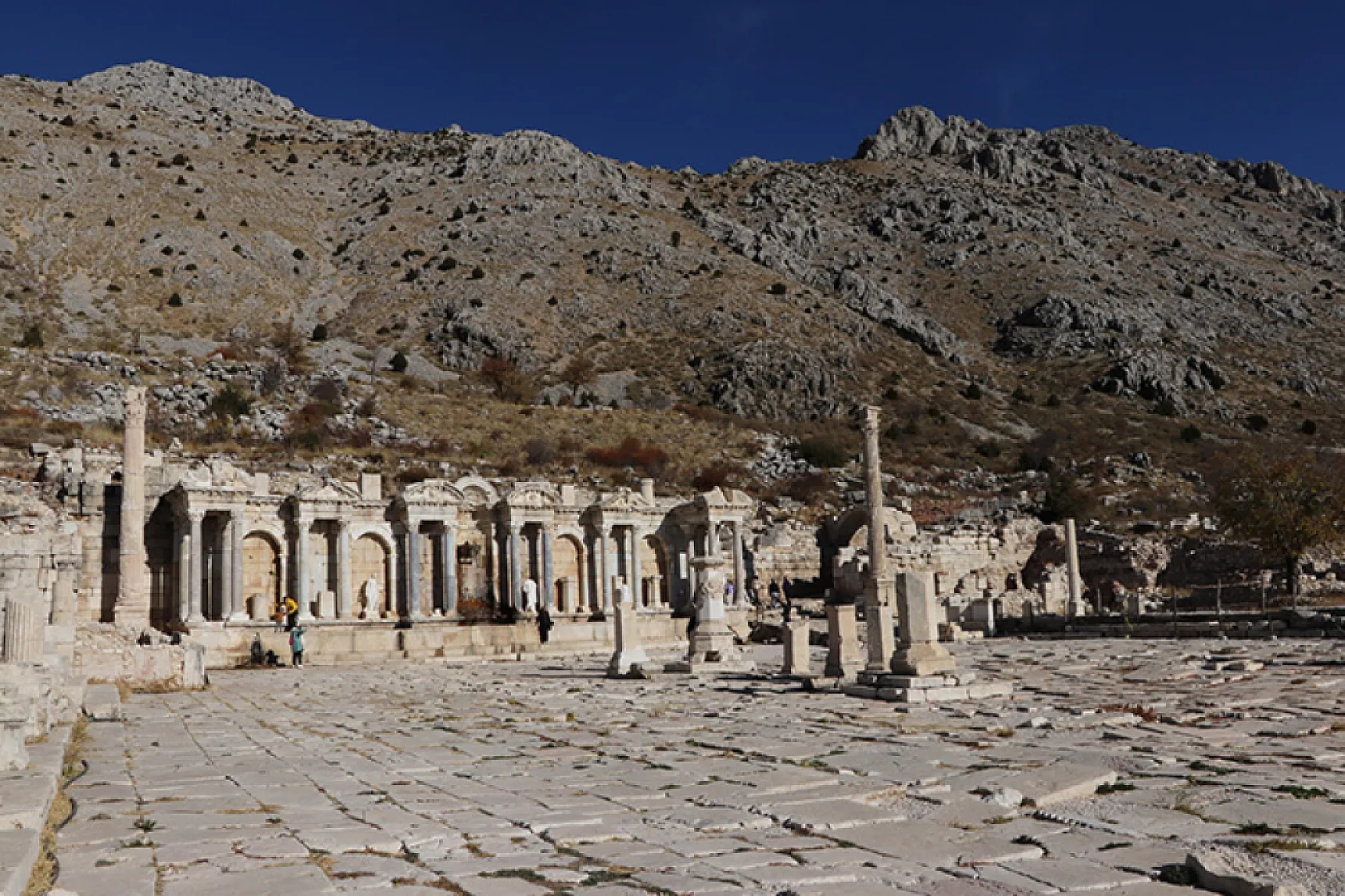 Sagalassos Antik Kenti'nde anıtsal Hadrianus Çeşmesi ayağa kaldırılıyor