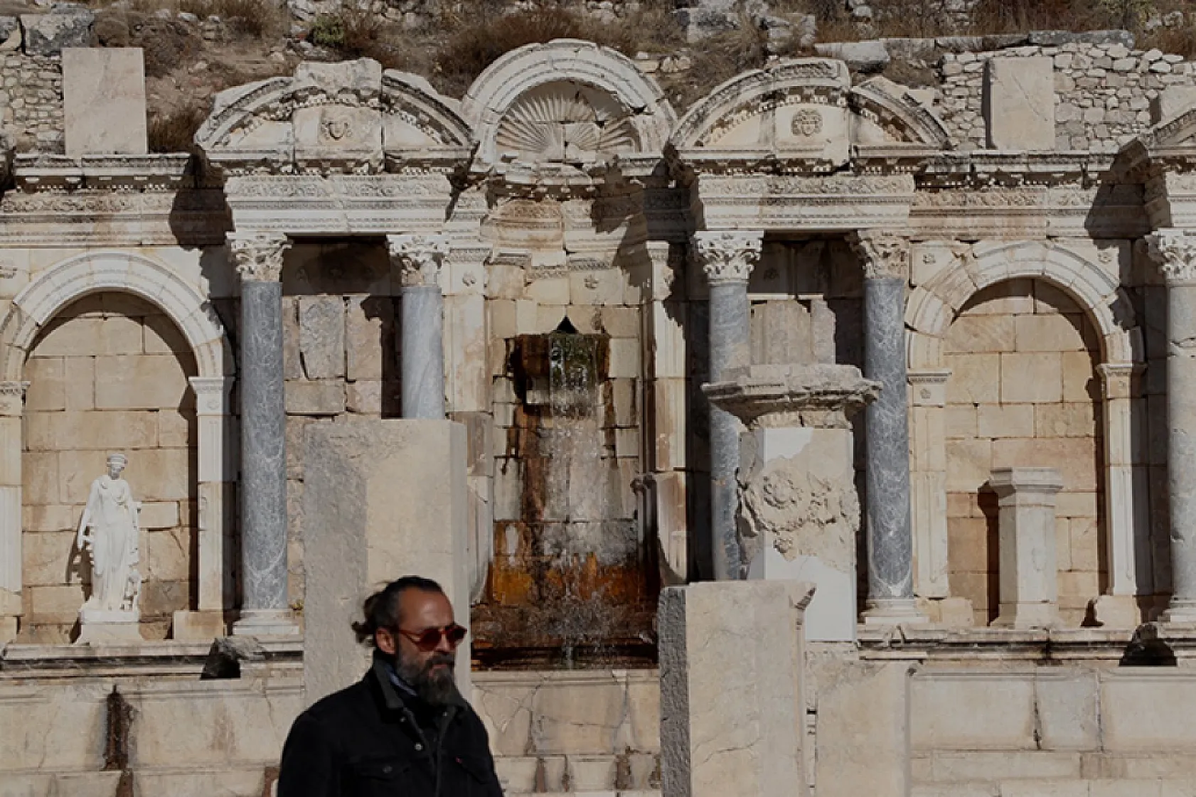 Sagalassos Antik Kenti'nde anıtsal Hadrianus Çeşmesi ayağa kaldırılıyor