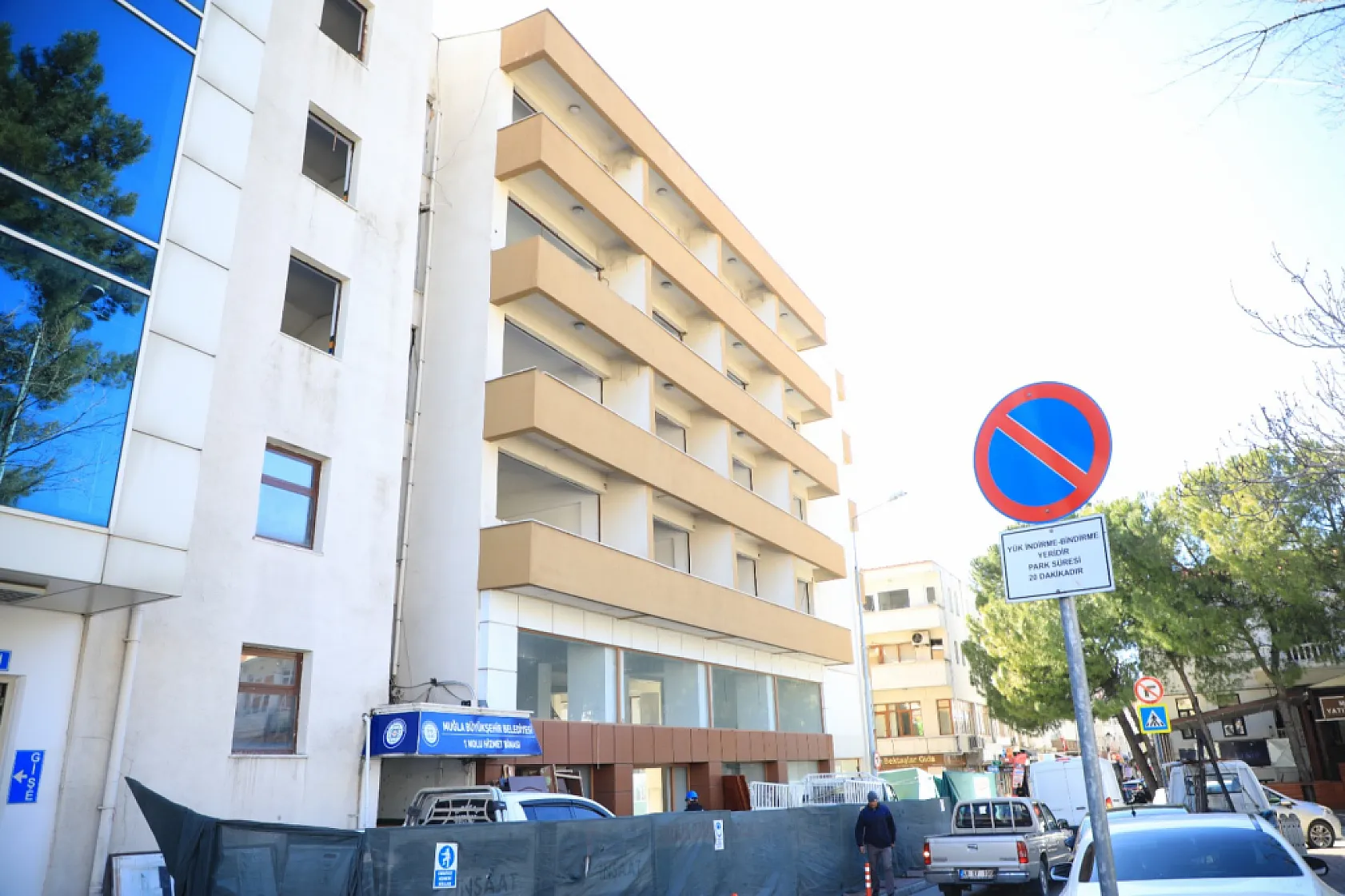 Büyükşehir 1 No'lu Hizmet Binası'nın yıkımına başladı