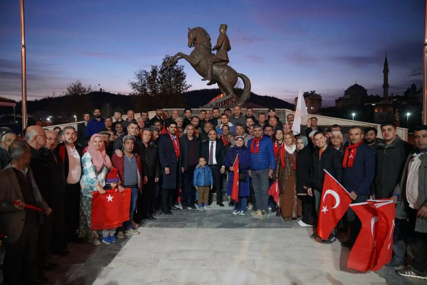 Başkan Akdenizli, Meşalelerle Karşılandı