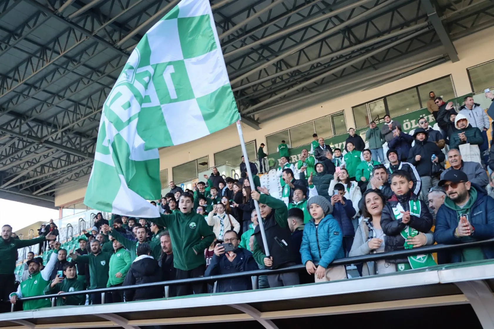 Muğlaspor maç eksiği ile liderin 5 puan gerisinde