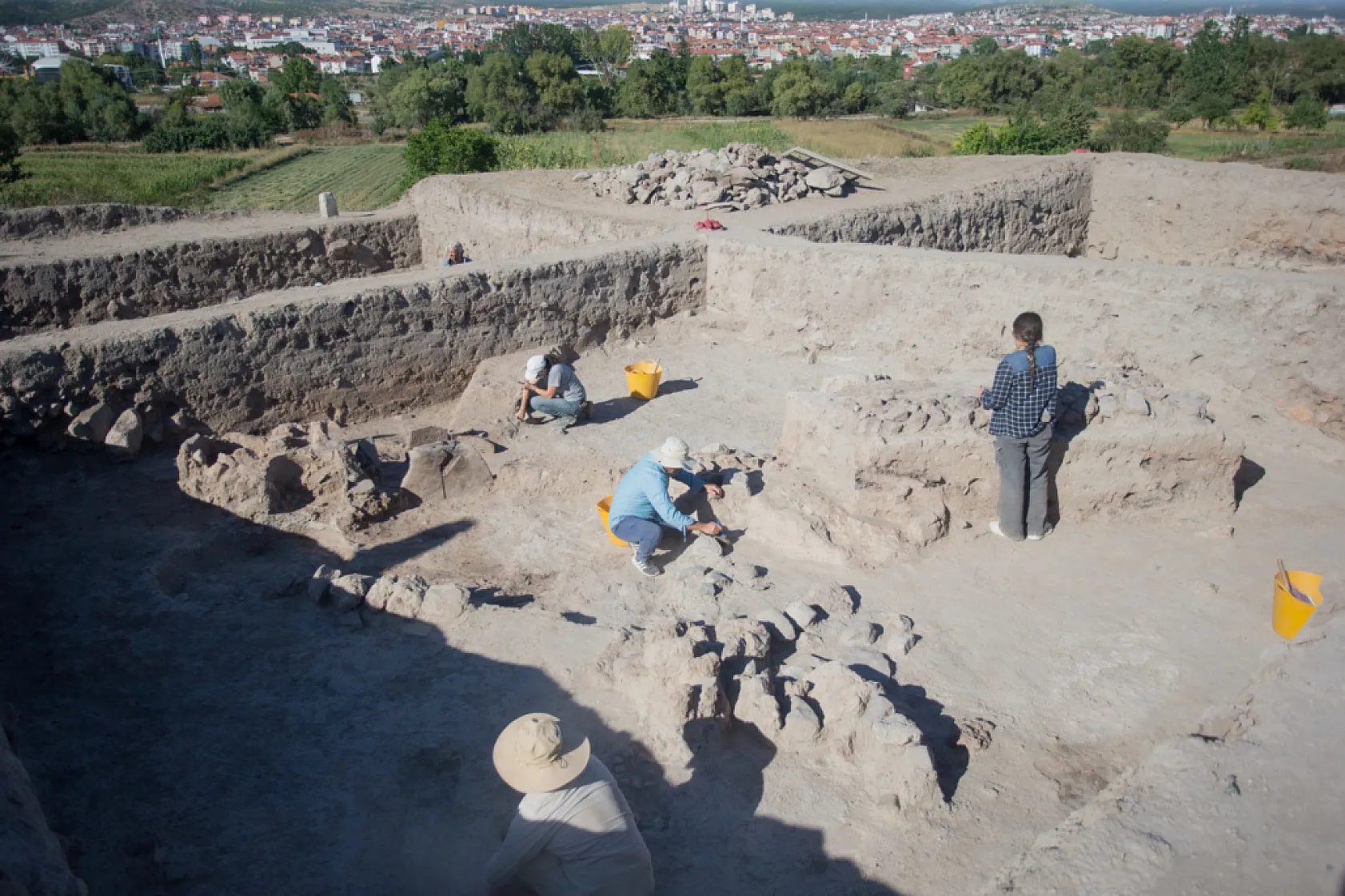 Kütahya'da arkeoloji meraklıları kazılara gönüllü olarak katılabiliyor