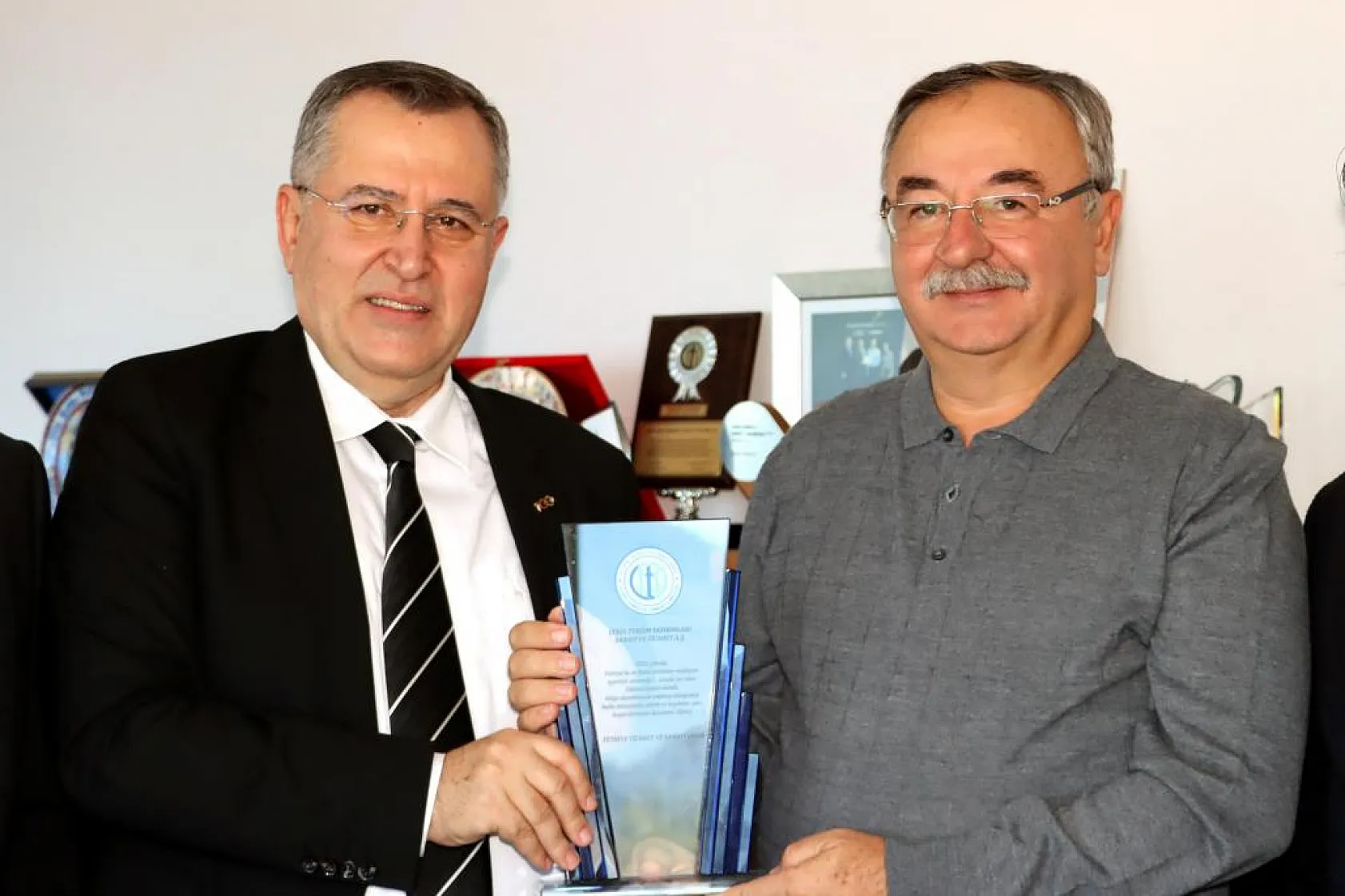 FTSO'dan Rekortmen Hasan Özyer'e Teşekkür Plaketi