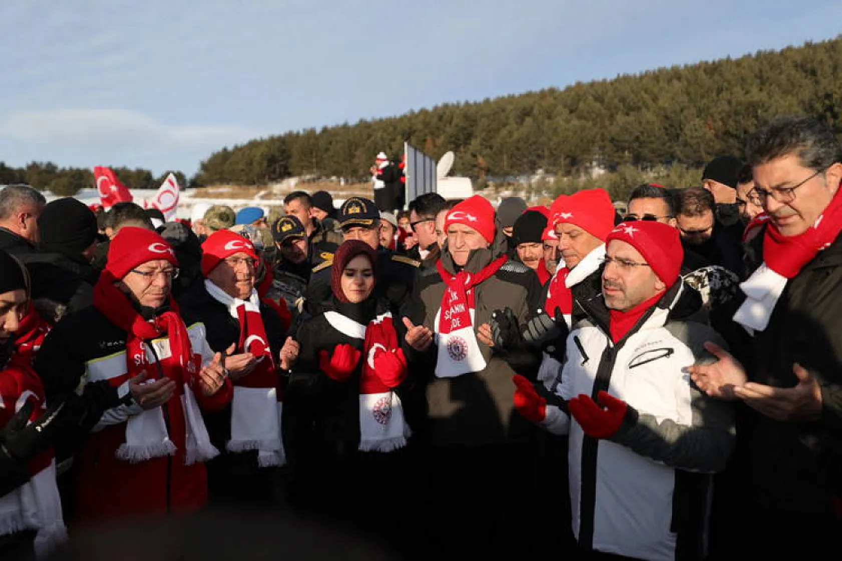 Türkiye, 'Bu toprakta izin var' temasıyla Sarıkamış'ta şehitler için yürüdü