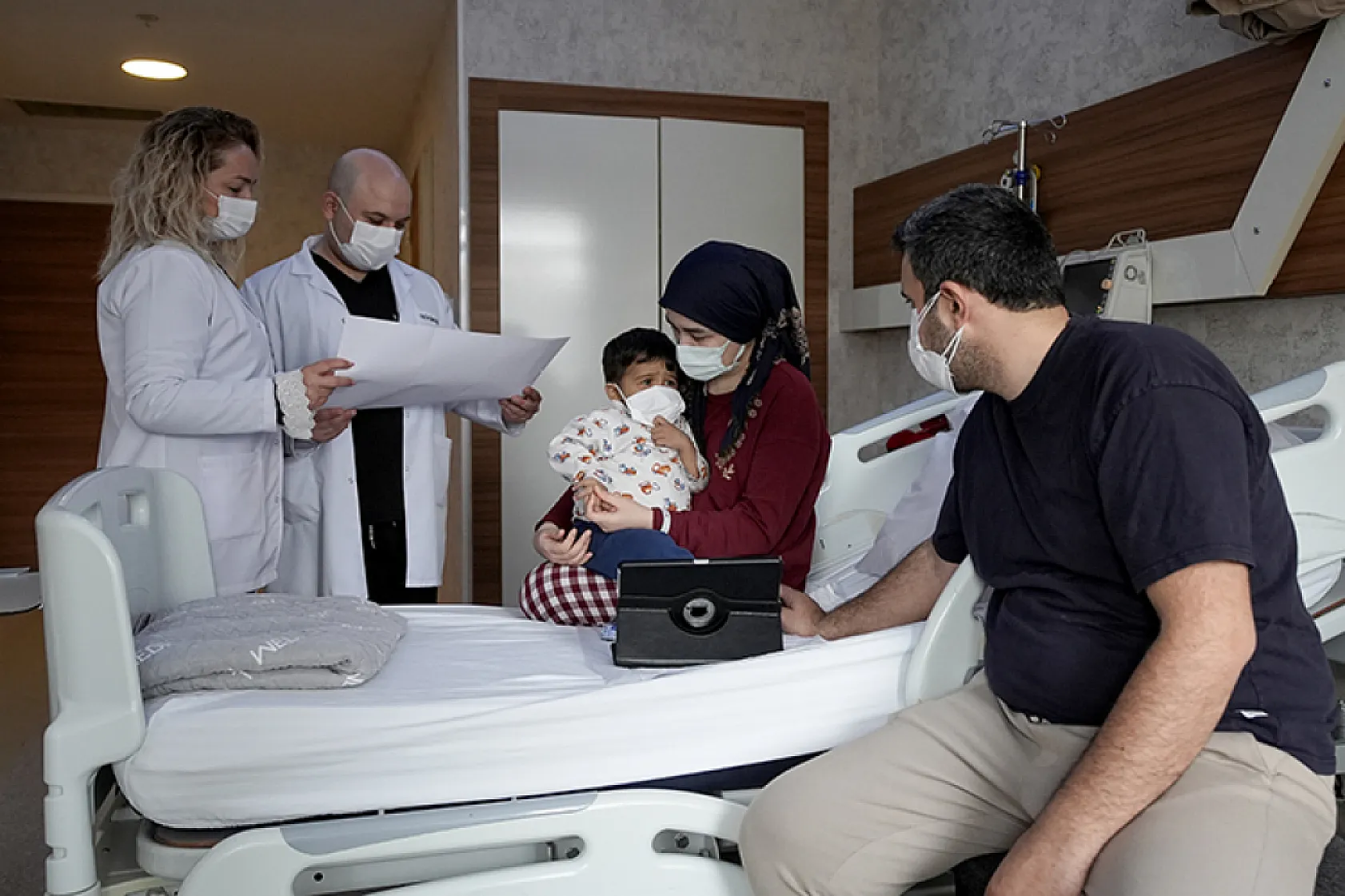 Fedakar anne karaciğeriyle bebeğini yeniden hayata bağladı