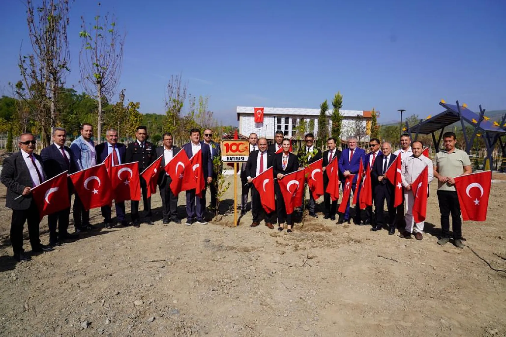 Seydikemer'de Cumhuriyet'in 100. Yılına Özel Çınar Ağacı Dikildi