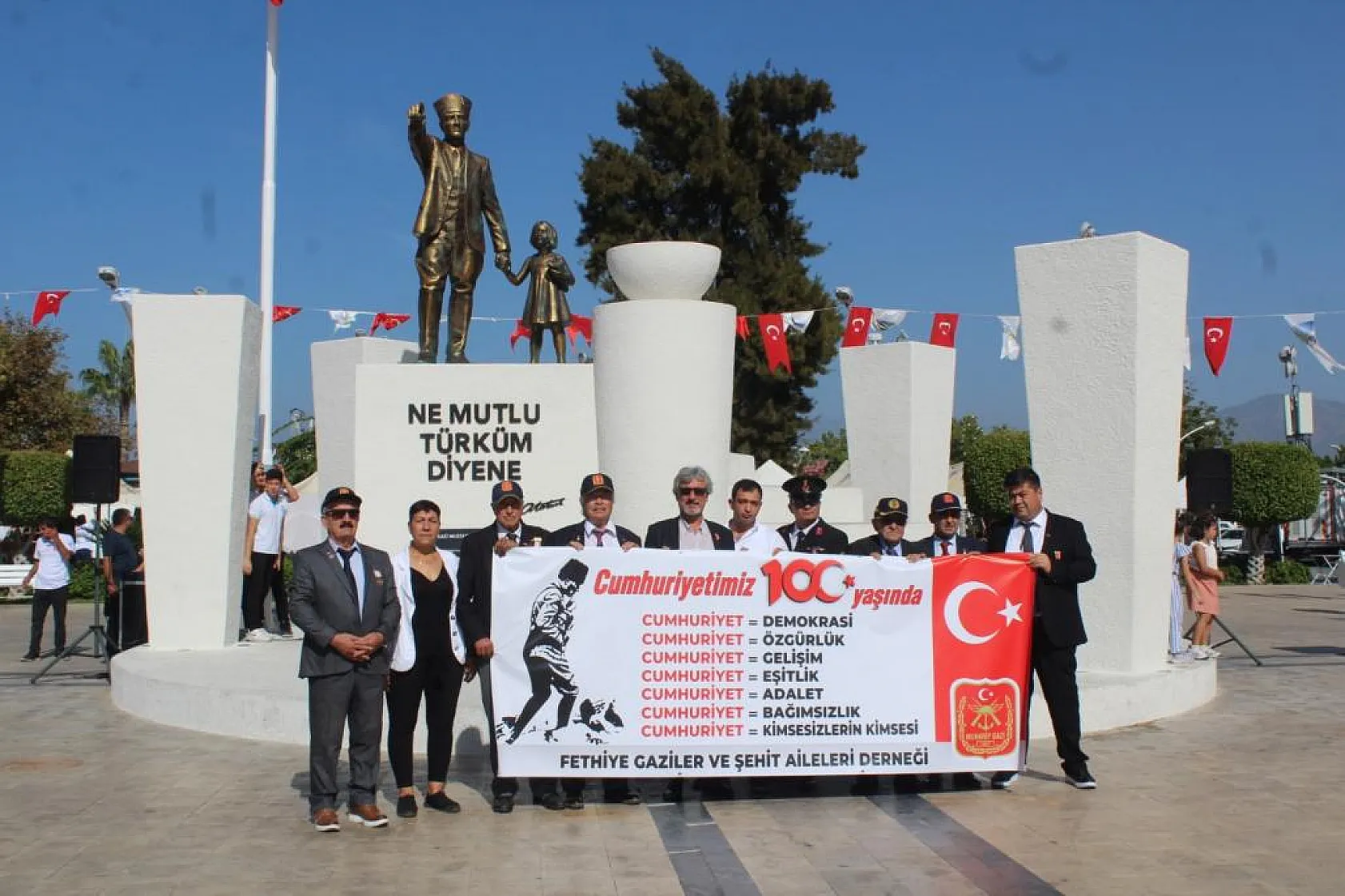 Ünal' 'Cumhuriyetimizin 100. Yılı kutlu olsun'