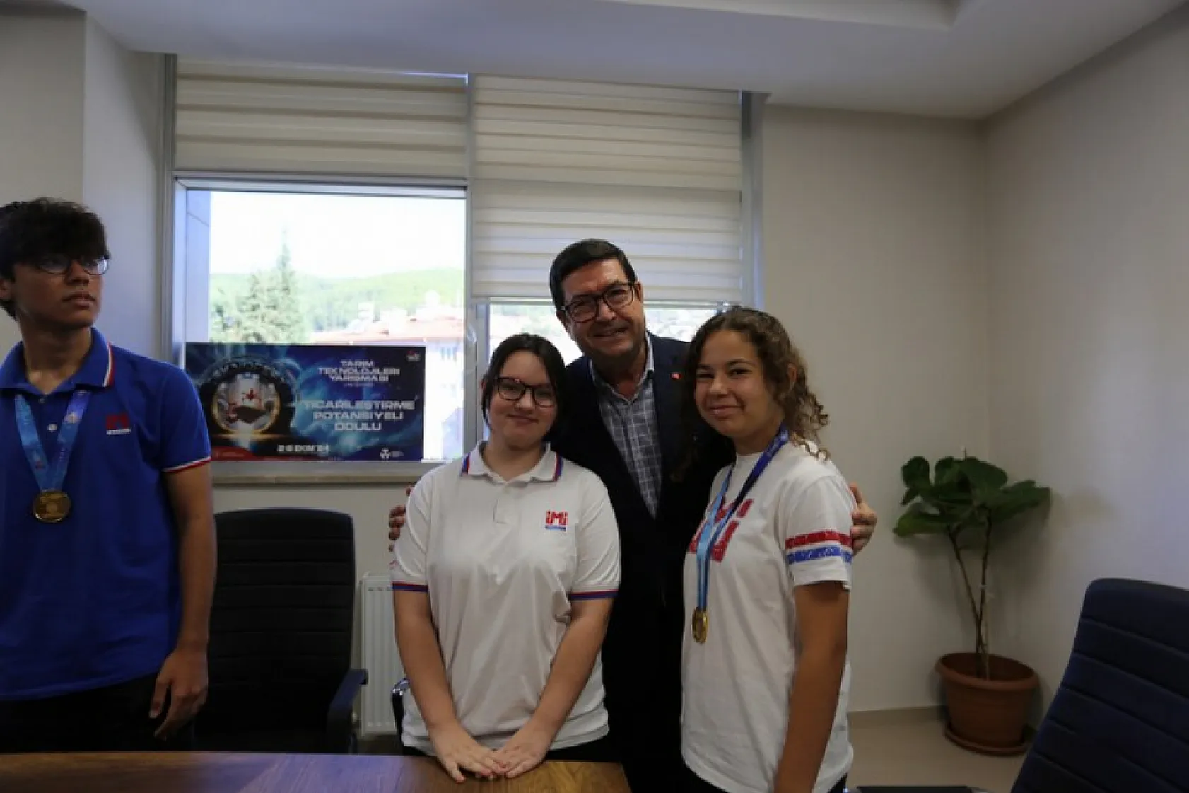 TEKNOFEST 2024'te Ödül Alan Milaslı Gençler'den Saylak'a Ziyaret