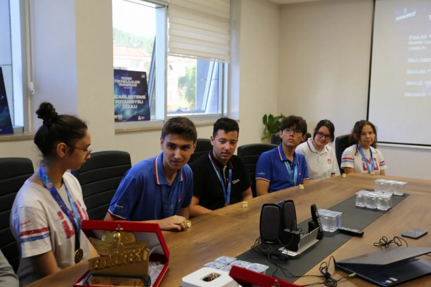 TEKNOFEST 2024'te Ödül Alan Milaslı Gençler'den Saylak'a Ziyaret