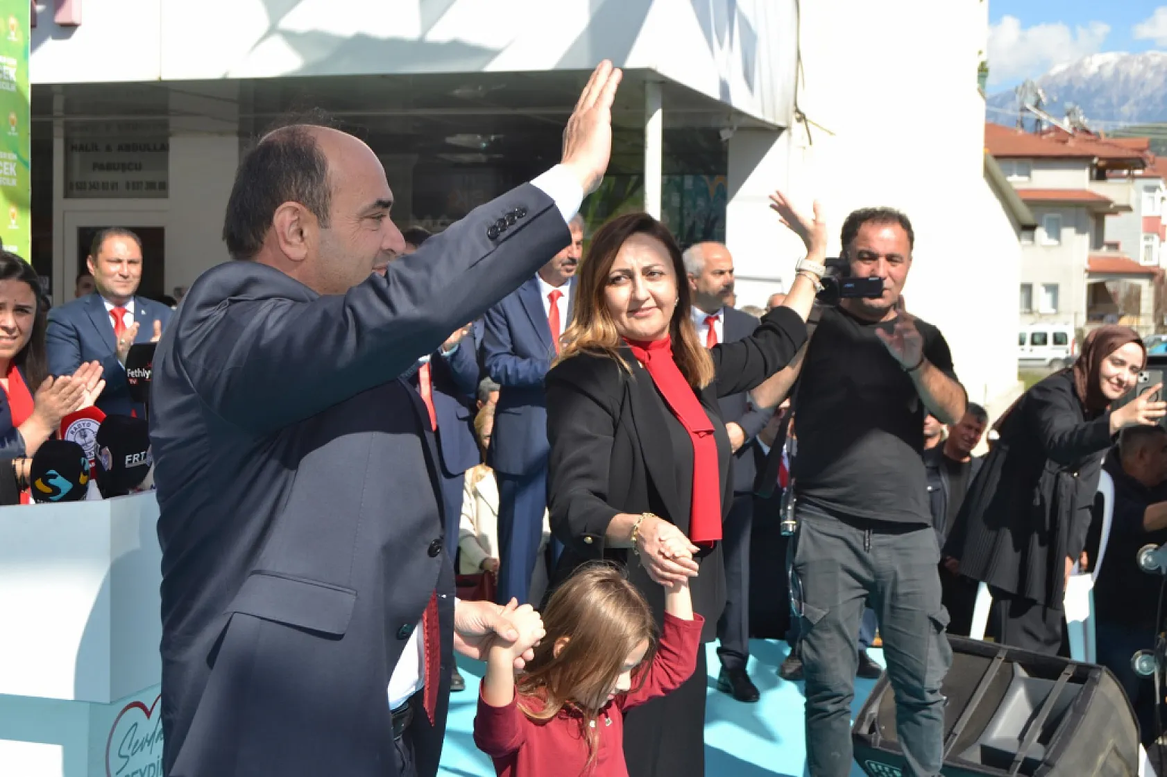 Akdenizli, 'Hizmet Belediyeciliğinde Devam Edeceğiz'