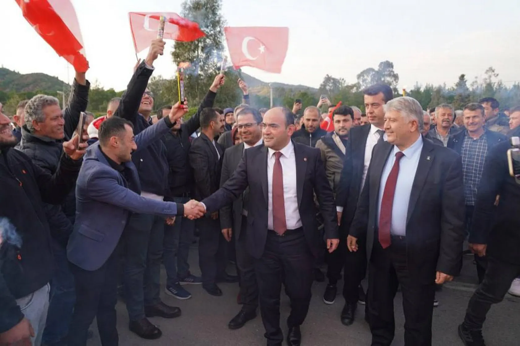 Başkan Akdenizli, Meşalelerle Karşılandı