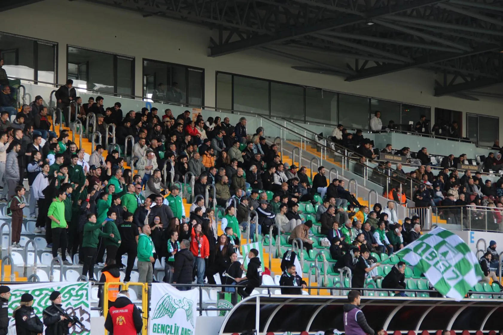 Muğlaspor Zirve Takibini Bırakmıyor: Bucaspor'u 2-1 Mağlup Etti