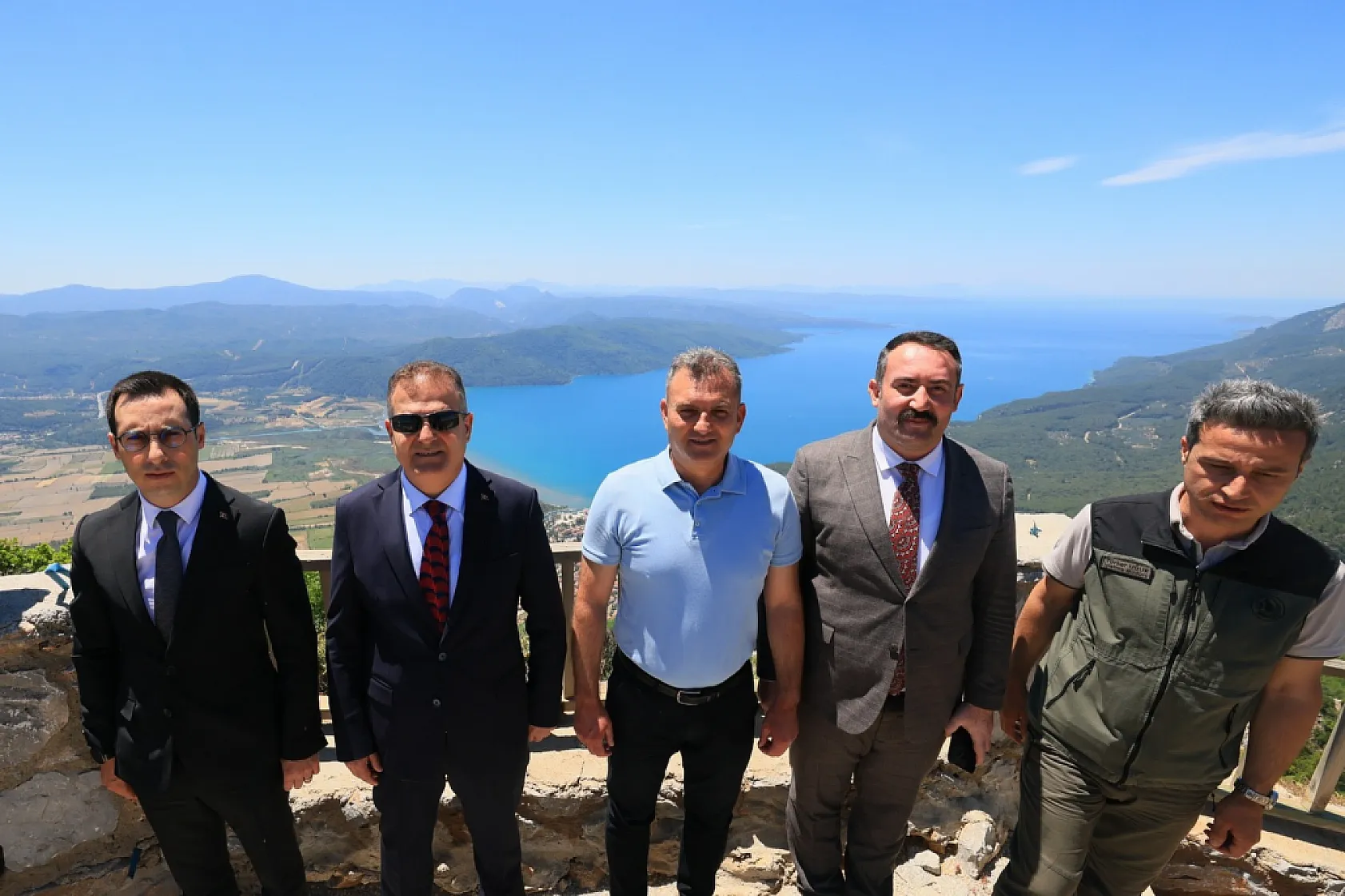 Vali Akbıyık, Sakartepe Yangın Gözetleme Kulesi'nde İncelemelerde Bulundu