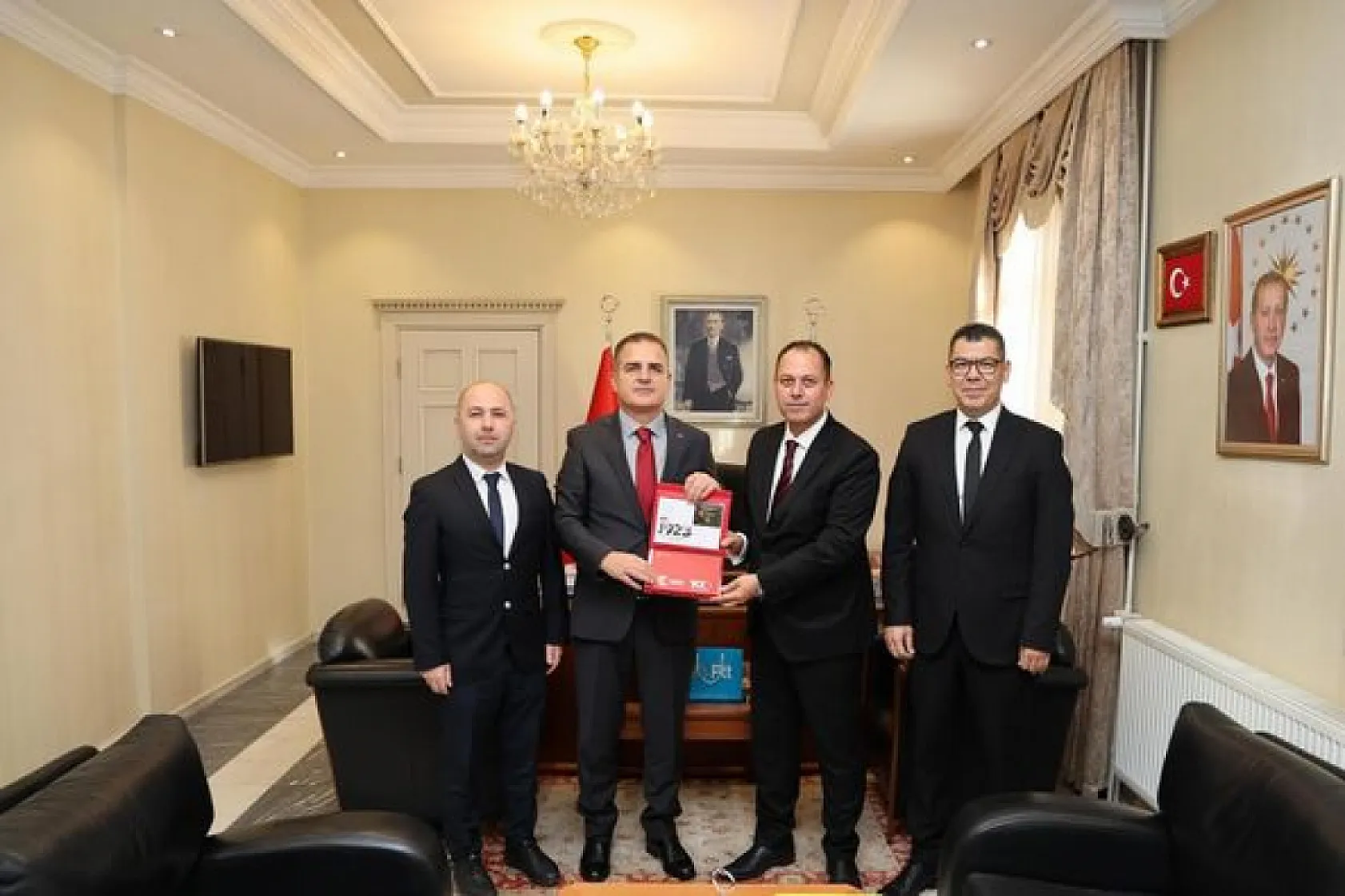 PTT'den 184'ncü Yılında Vali Akbıyık'a Anlamlı Ziyaret