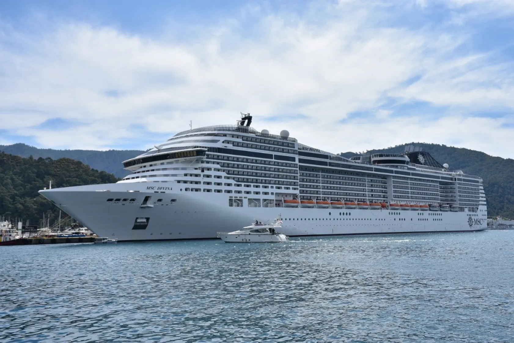 Marmaris'e 'MSC Divina' kruvaziyeriyle 3 bin 585 turist geldi