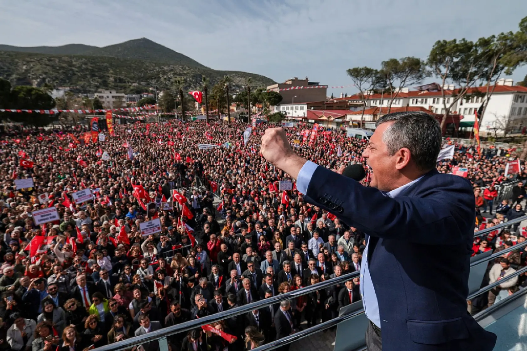 CHP Lideri Özel Muğla'da: 'Muğla'dan kepçeyle alıp çay kaşığıyla vermişler'