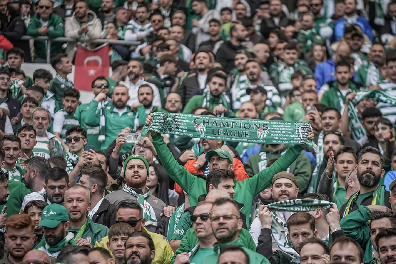 Bursaspor, şampiyonluğunu ilan ederek 1. Lig'e yükselmeyi garantiledi