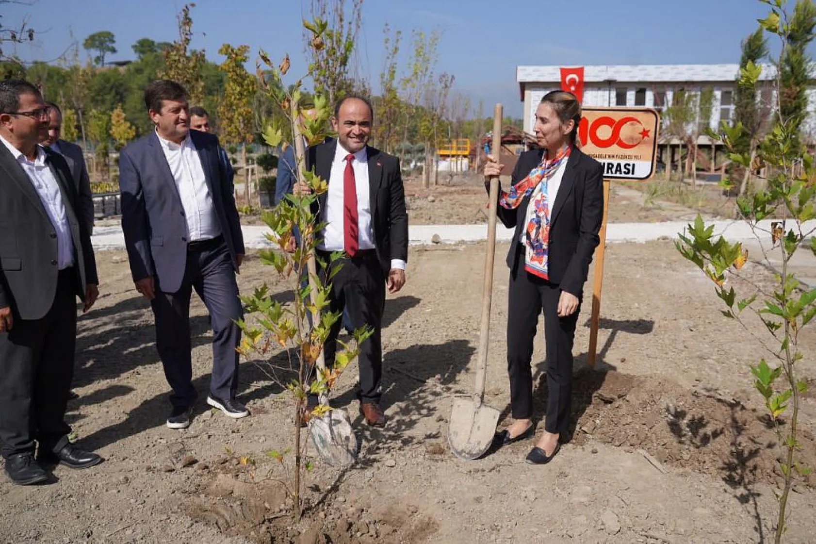 Seydikemer'de Cumhuriyet'in 100. Yılına Özel Çınar Ağacı Dikildi