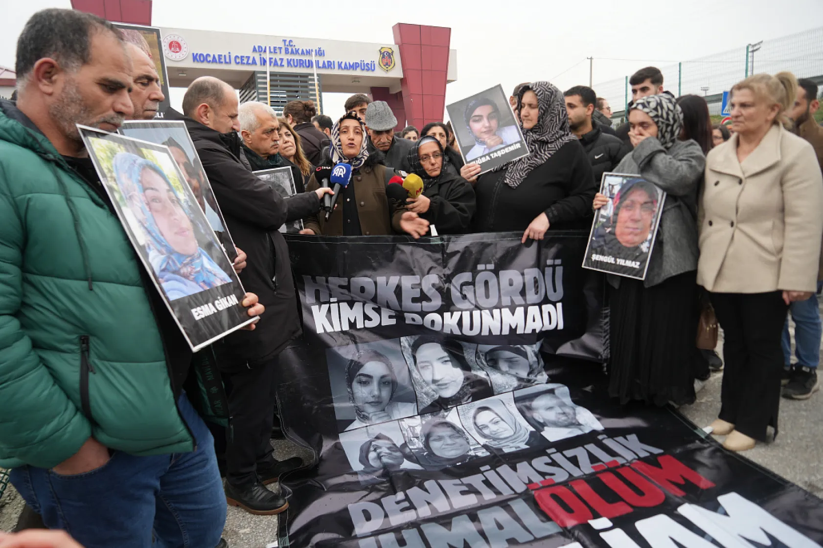 7 kişinin öldüğü yangın davasında aileler gözyaşlarına boğuldu