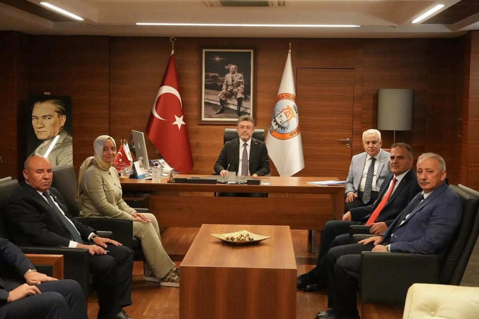 Tarım ve Orman Bakanı Yumaklı, Muğla'da Sektör Temsilcileriyle Bir Araya Geldi