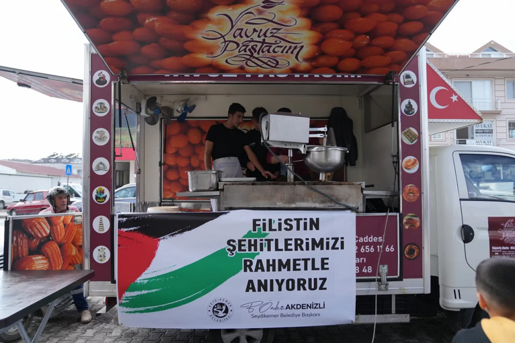 Seydikemer Belediyesi Gazze Şehitleri İçin Lokma Dağıttı