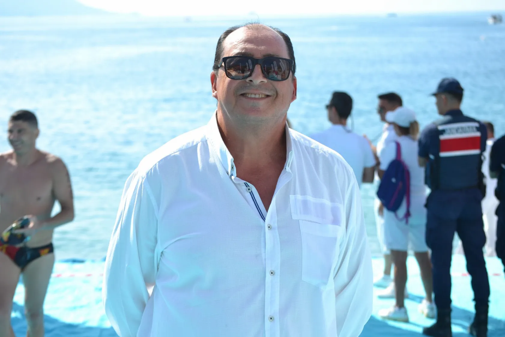 Fethiye Kumburnu'nda dev Türk bayrağı açıldı