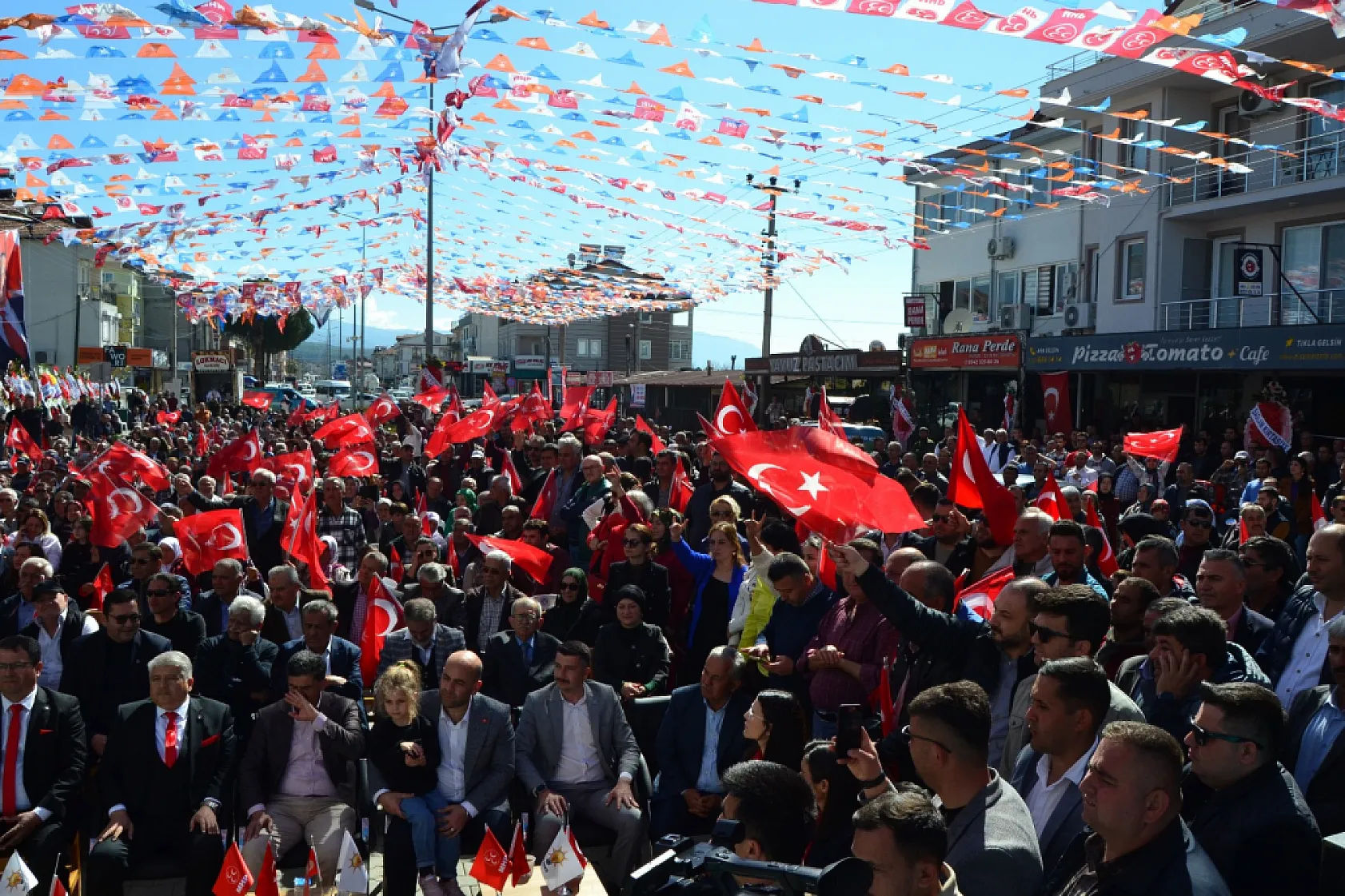 Akdenizli, 'Hizmet Belediyeciliğinde Devam Edeceğiz'