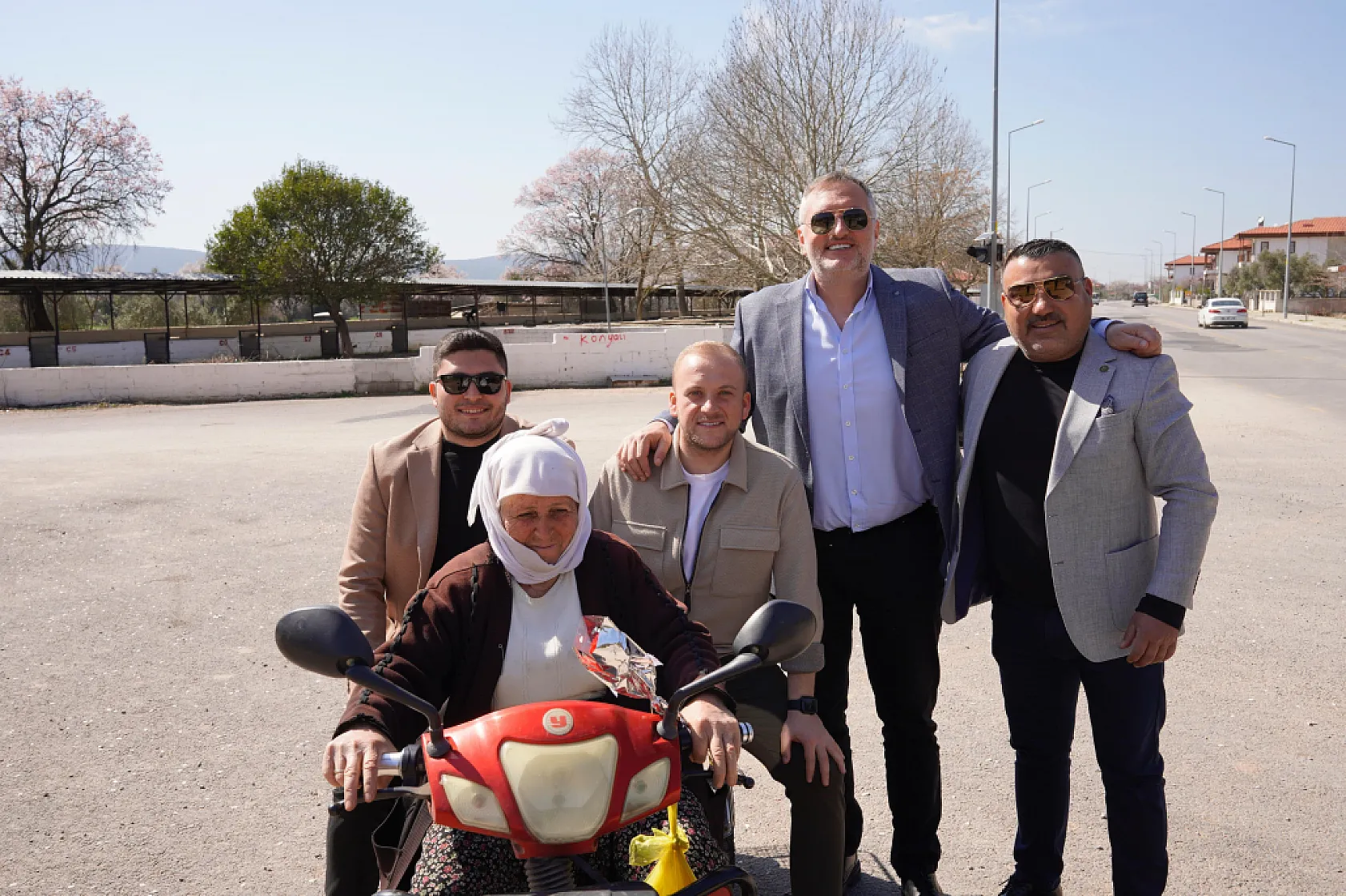 MHP Muğla İl Başkanlığı, 8 Mart Dünya Kadınlar Günü'nde Sahadaydı