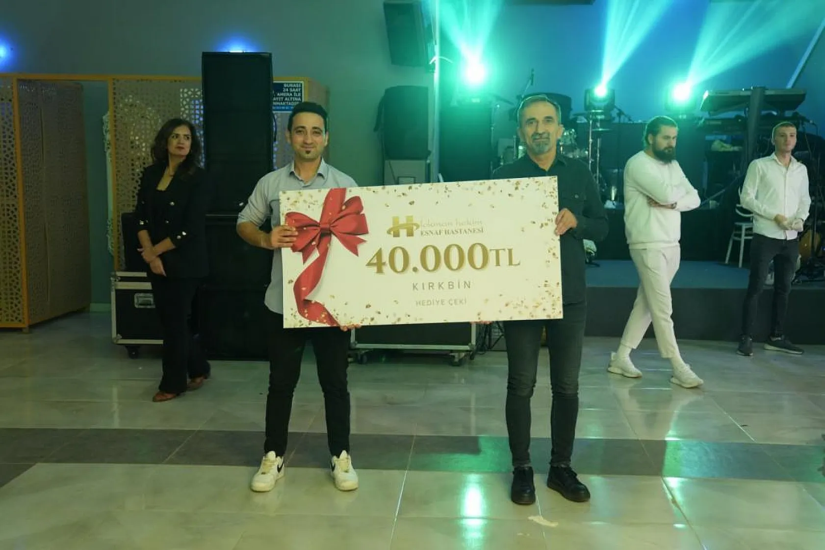 Esnaf Hastanesi personeli yeni yılı harika bir organizasyonla karşıladı