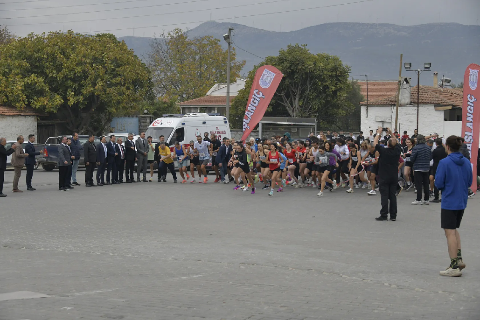 MSKÜ'de Atatürk'e Saygı İçin Koştular