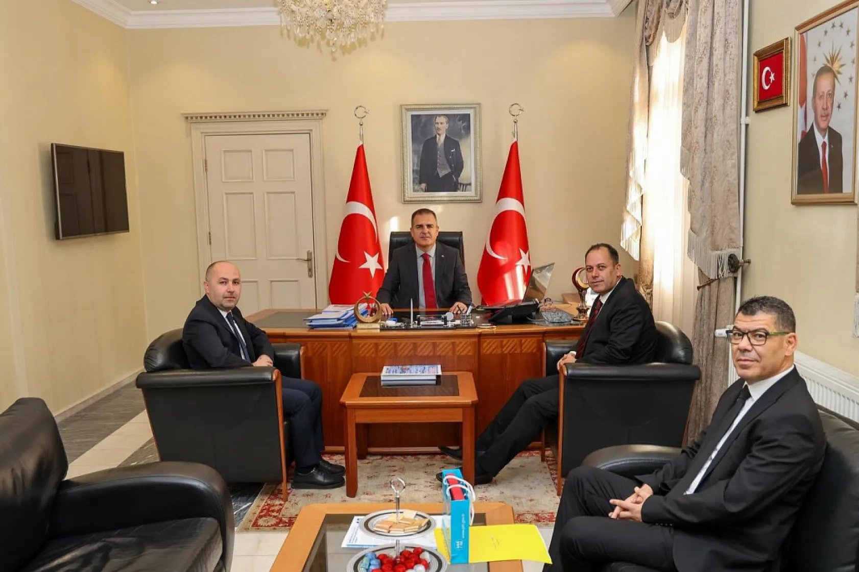 PTT'den 184'ncü Yılında Vali Akbıyık'a Anlamlı Ziyaret