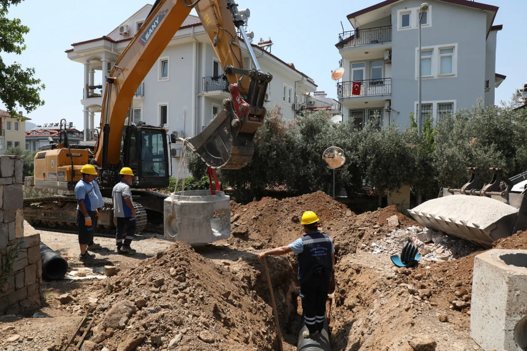 Büyükşehir Fethiye'de Yağmur Suyu Baskınlarının Önüne Geçiyor