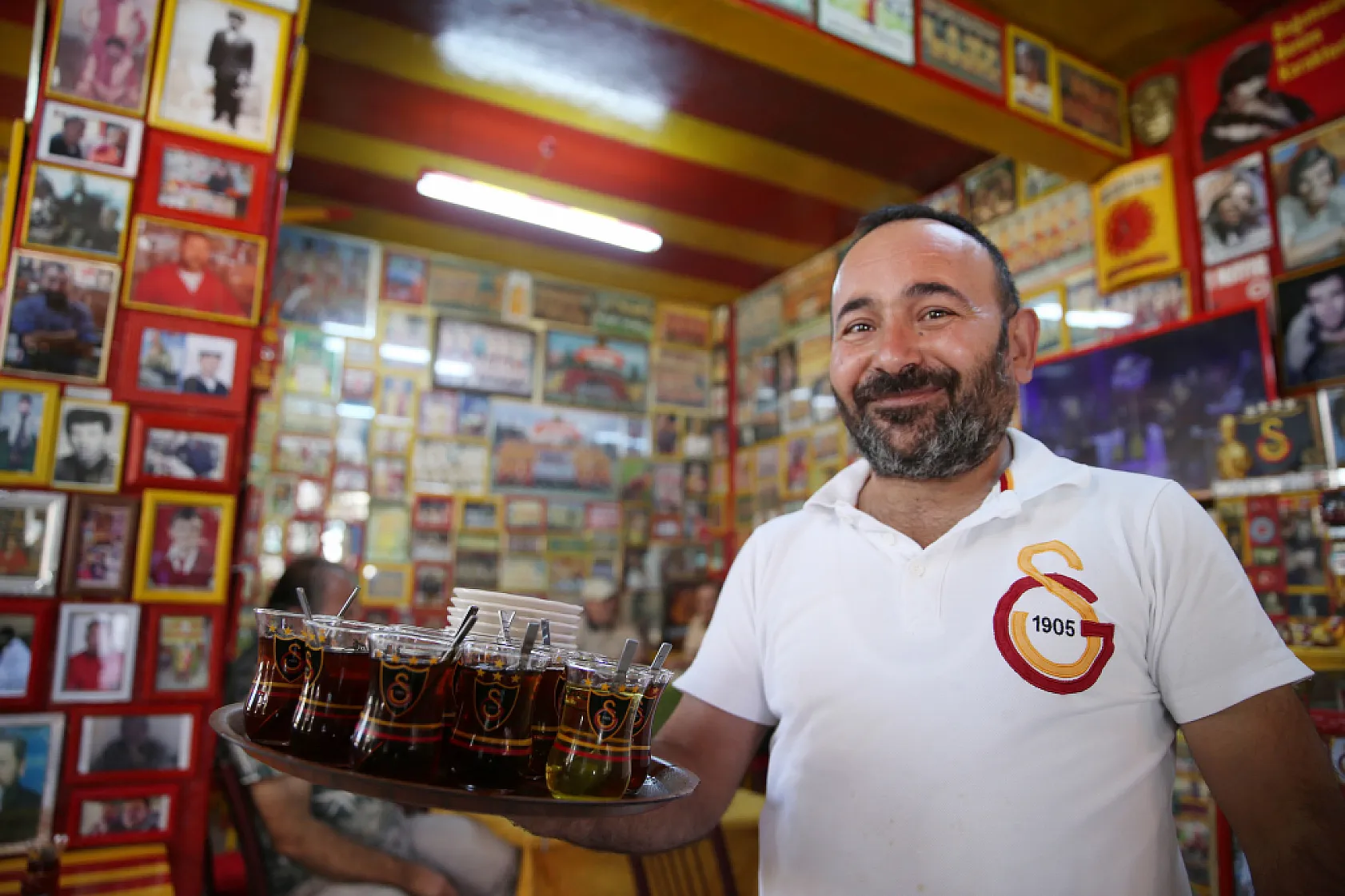 Bu kahvehanede Galatasaray'ı eleştirmek ve Fenerbahçe forması 'yasak'