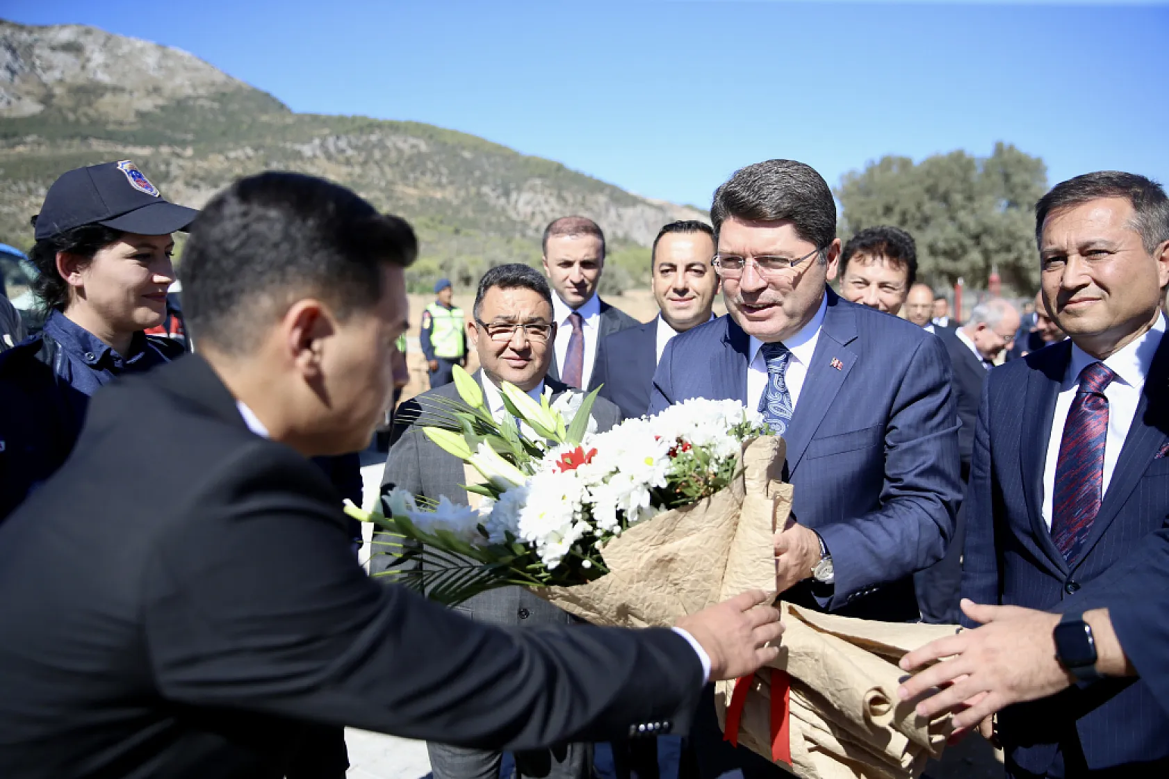 Adalet Bakanı Tunç, Seydikemer'de cami, eğitim merkezi ve kütüphane açılışı yaptı