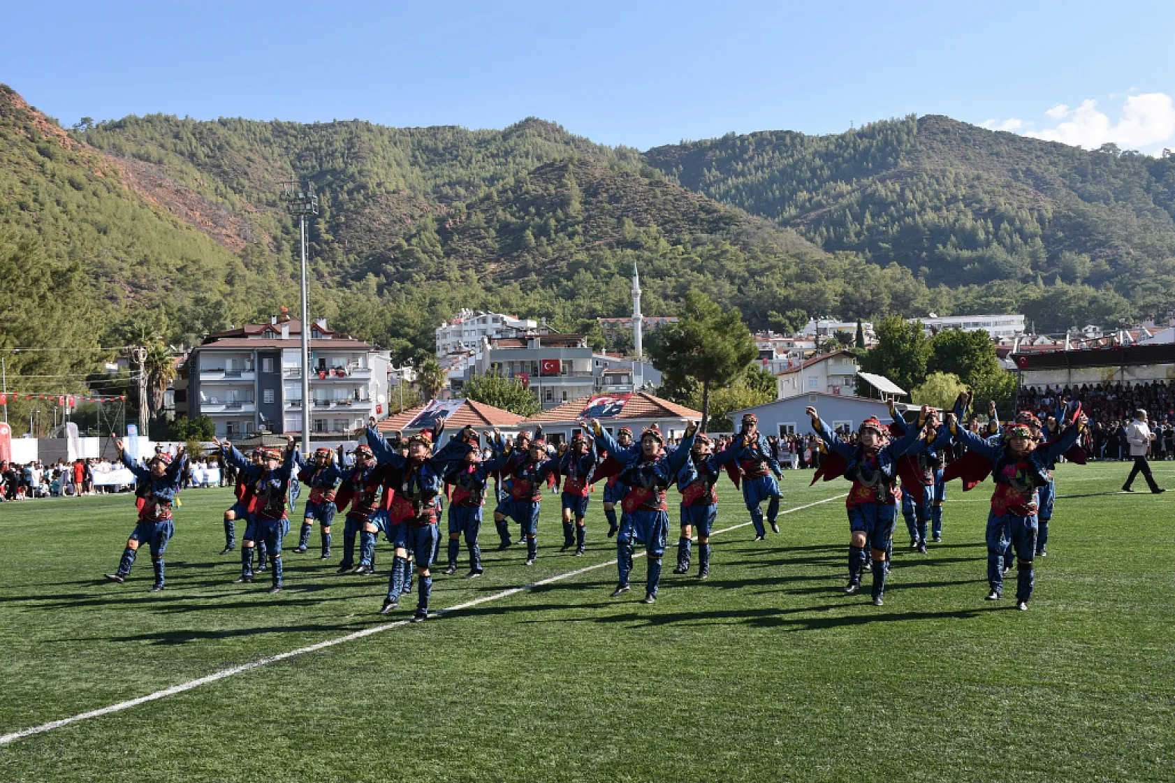 Marmaris'te Cumhuriyet'in 101. yılı kutlandı