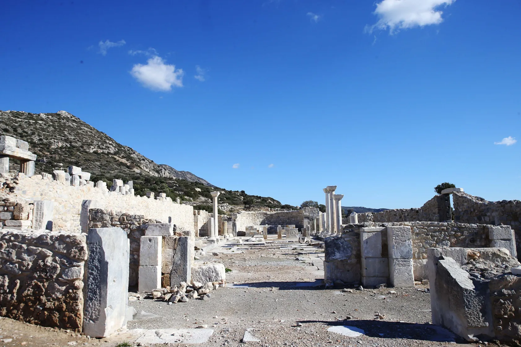 Datça'da Antik dönemin sanat ve ticaret merkezi Knidos'un ana kilisesi ayağa kaldırılıyor