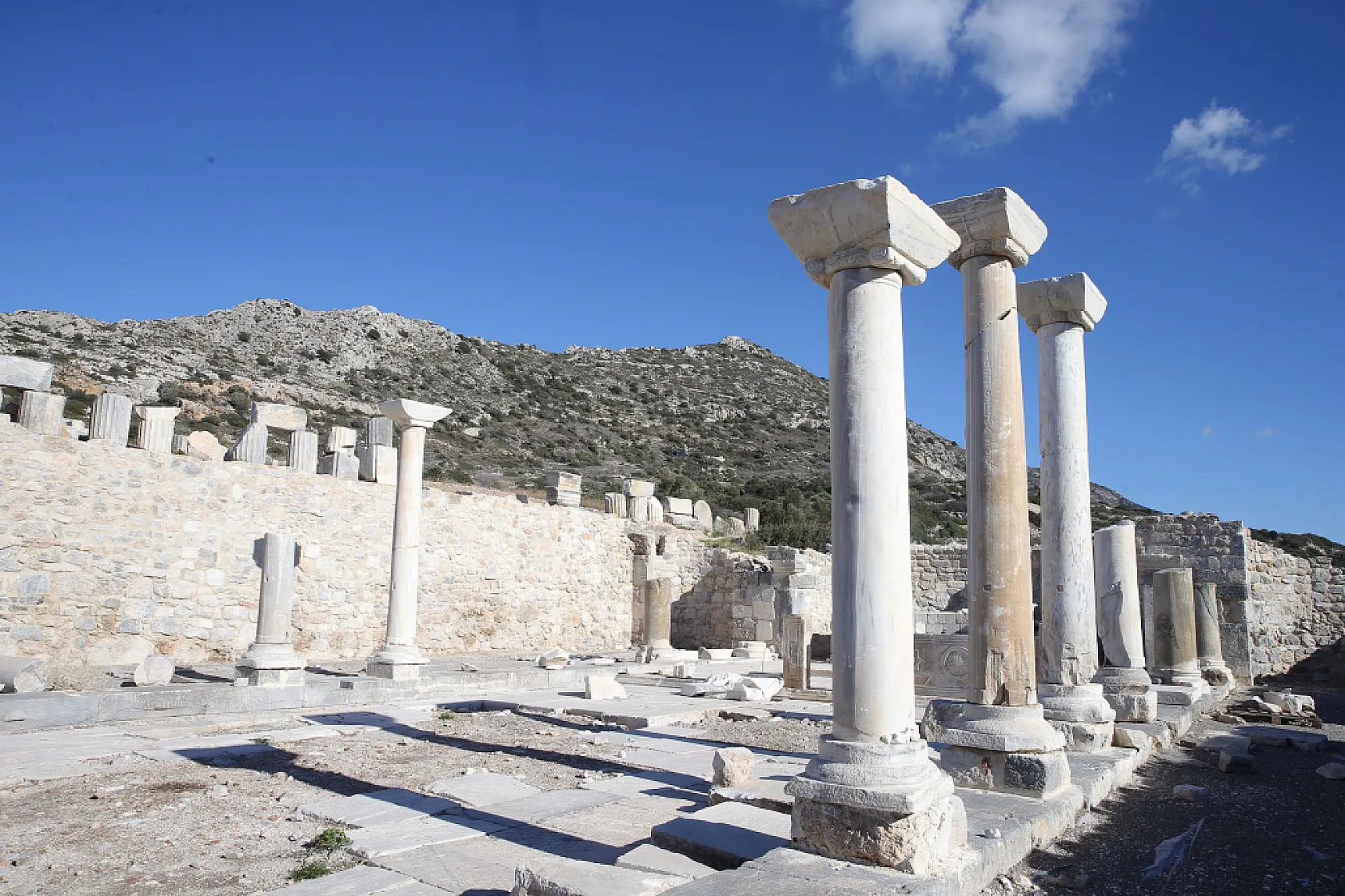 Datça'da Antik dönemin sanat ve ticaret merkezi Knidos'un ana kilisesi ayağa kaldırılıyor