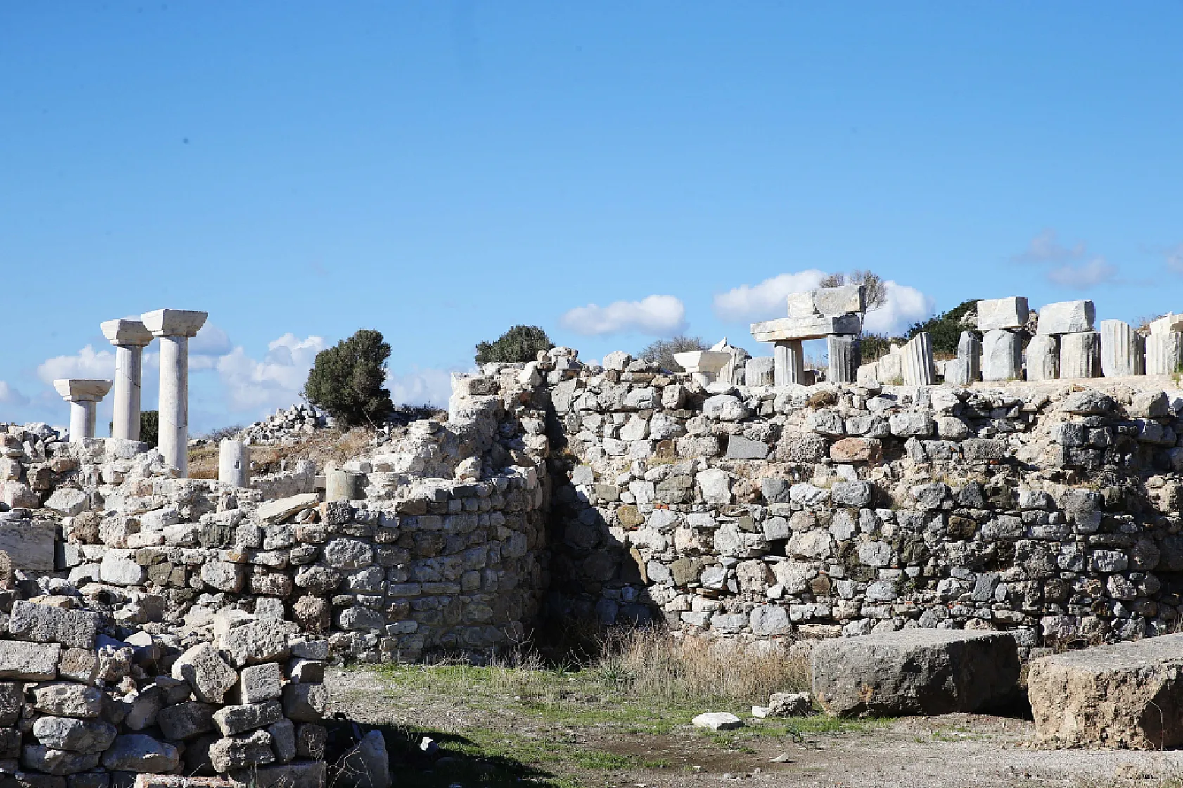 Datça'da Antik dönemin sanat ve ticaret merkezi Knidos'un ana kilisesi ayağa kaldırılıyor