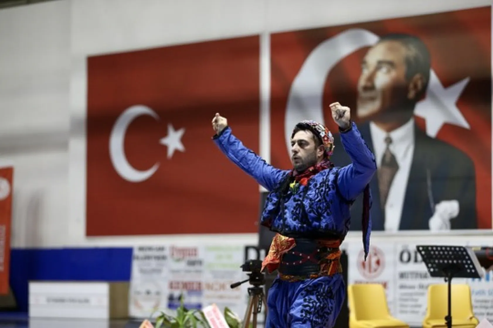 Muğla'da yöresel sanatçılar türkü şöleninde sahne aldı