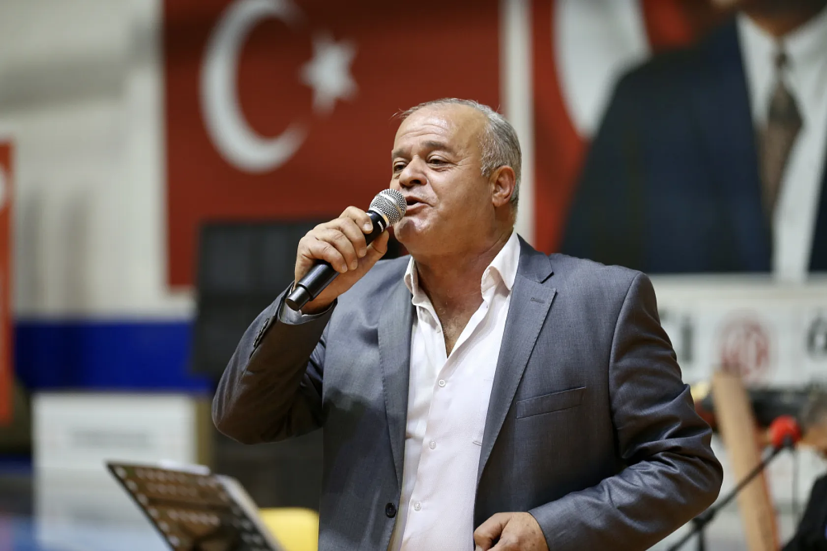 Muğla'da yöresel sanatçılar türkü şöleninde sahne aldı